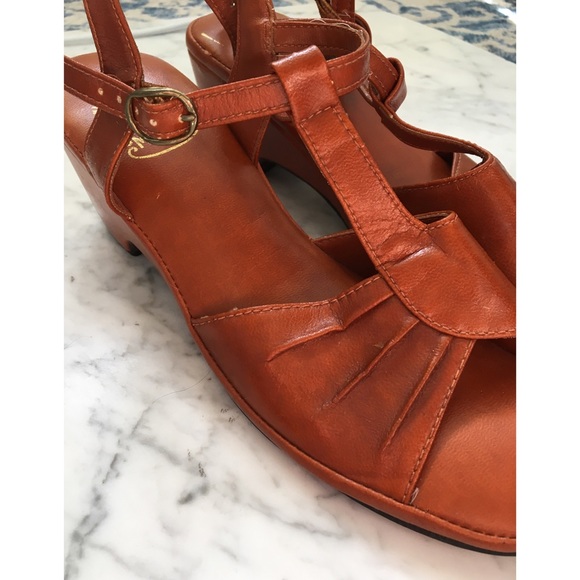 SOLD :: Vintage 70s T-Strap Wedge Sandals - Picture 2 of 7